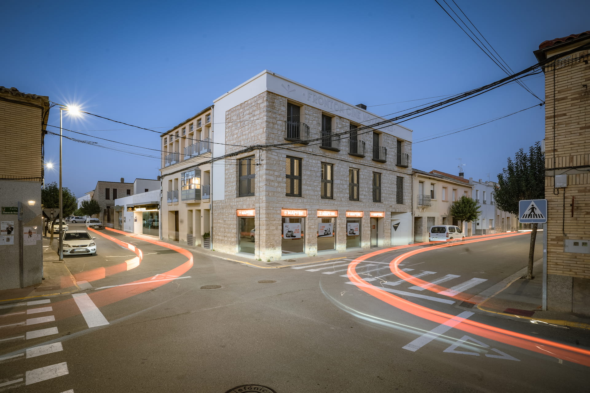 Oficinas Mapfre en antiguo cine, Cabanillas