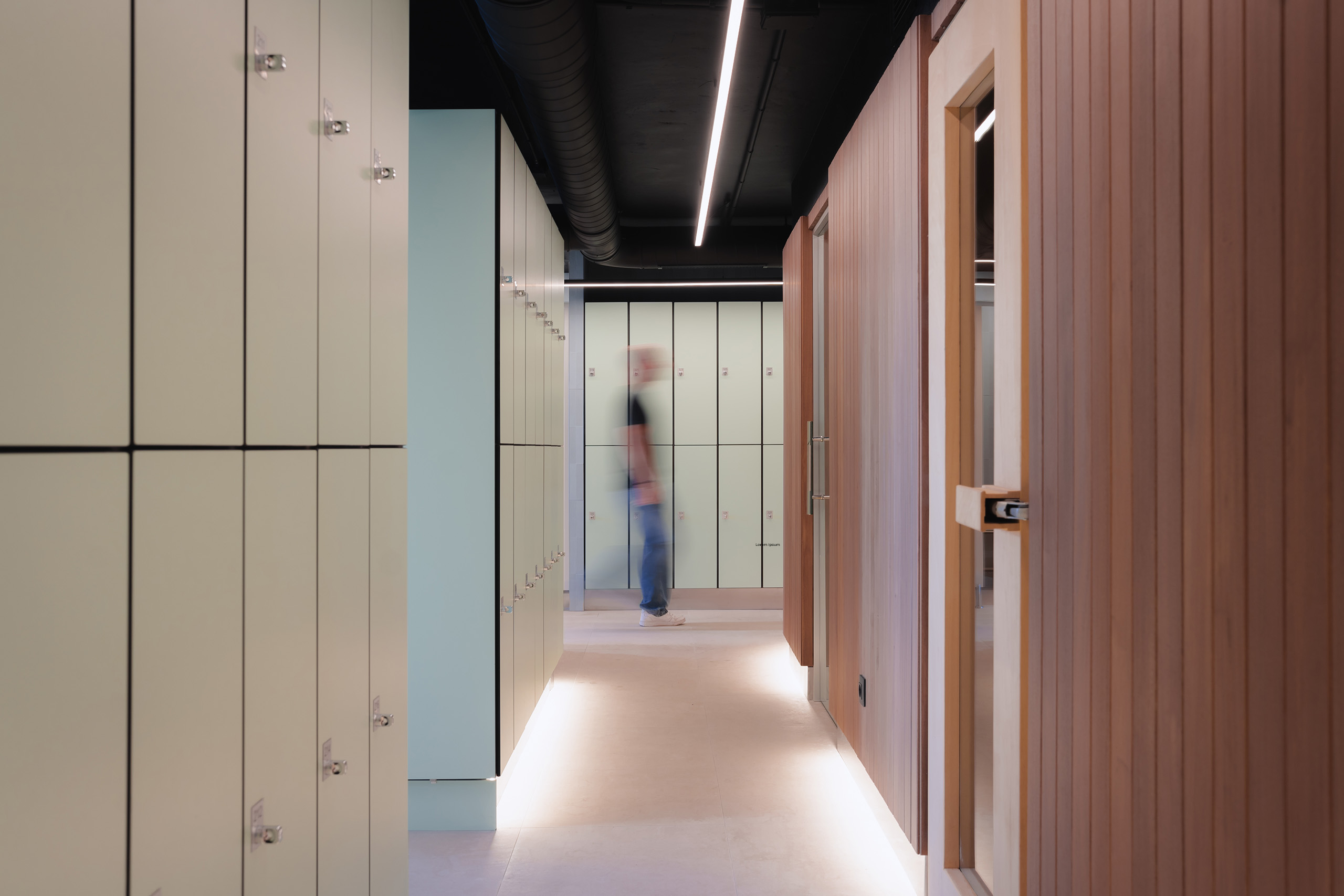 Rehabilitación de vestuarios SDR Arenas en Tudela por Marcos Carrascosa